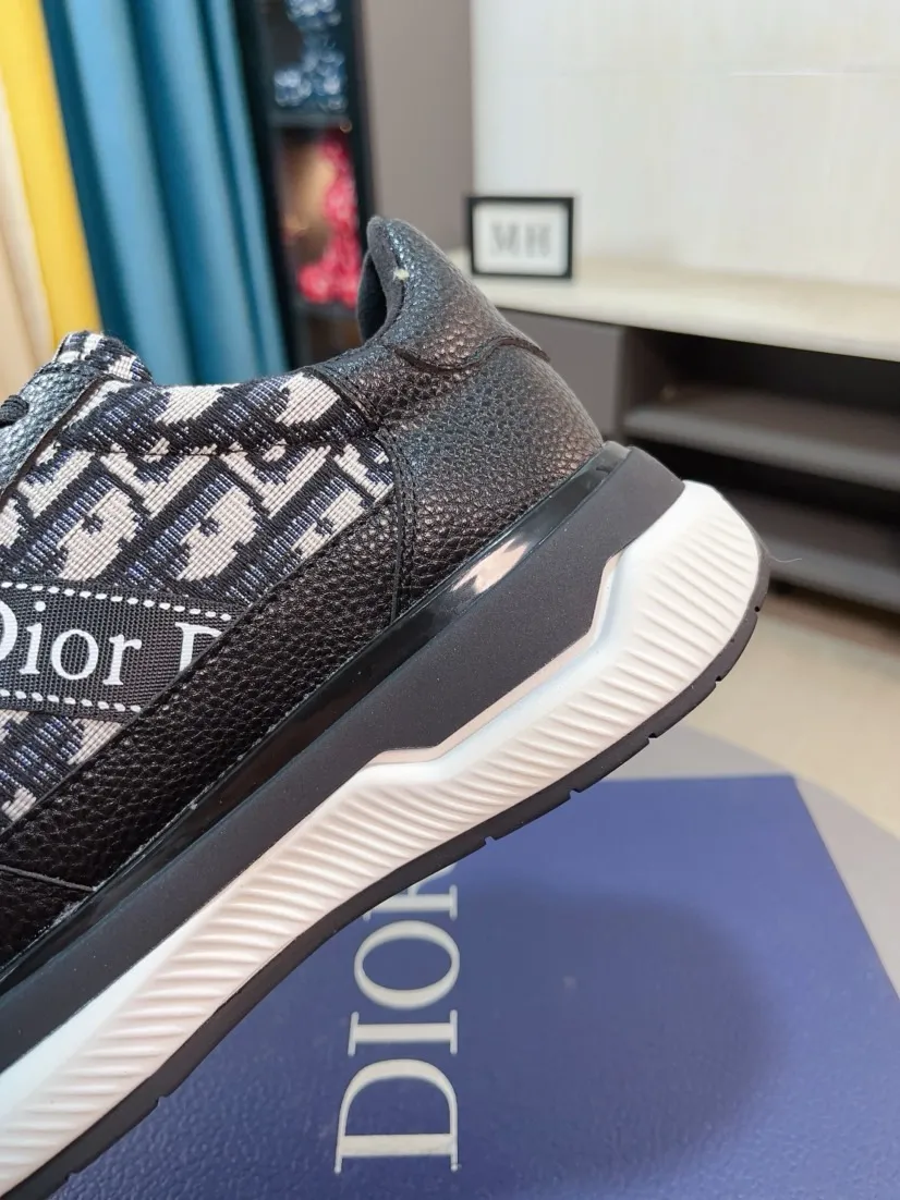 Men's men's shoes 💰458🌹🌹【Dior】Best-selling official website world premiere🔝High-end men's shoes brand official website latest series: The upper is made of imported cowhide with specially designed fabrics➕Mesh breathable lining. Make walking more convenient and comfortable! Compared with the official quality, Midea’s 1:1 replica. Create a fashionable personality to set off your uniqueness! A must-have for trendy men! Classic style. Men's sizes: 38-44.